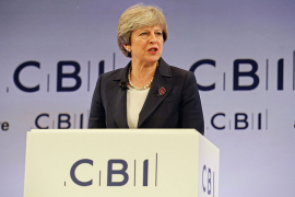 Mej pod pritiskom da pripremi rezervni plan za Brexit
