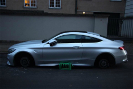 Ukrali točkove pa podbacili gajbe pod Mercedes