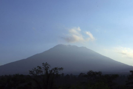 Prijeti erupcija vulkana na Baliju, hiljade stanovnika bježe