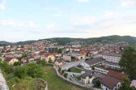 Povrijeđena u tuči sa svekrvom: Cjepanicom gađala snahu u glavu