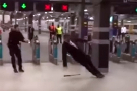 Maltretirao ljude u metrou dok ga nije savladao elektrošoker