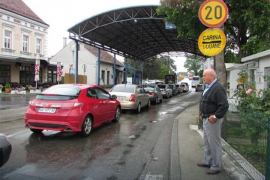 Na graničnom prelazu Gradiška čekanja do tri sata