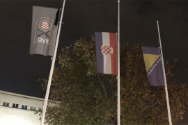 U Mostaru zastave BiH, Hrvatske i HVO-a na pola koplja