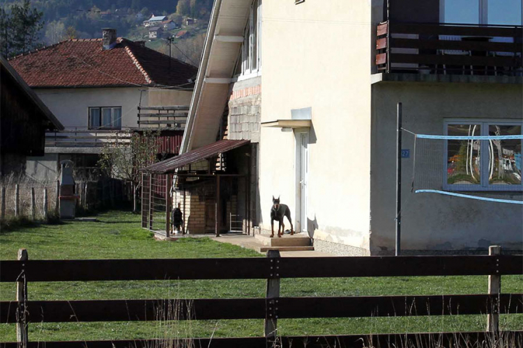 Ekipa "Nezavisnih" u Palama: Dobermani čuvali sakriveni Dejton