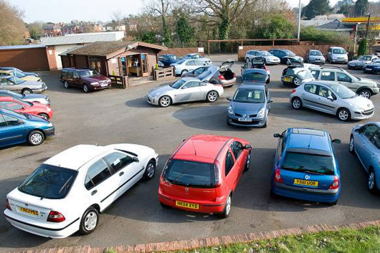 Prodaja automobila u Britaniji tone i u oktobru