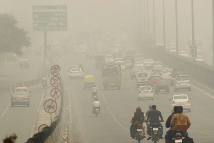 Nju Delhi zatvorio škole, proglašeno vanredno stanje