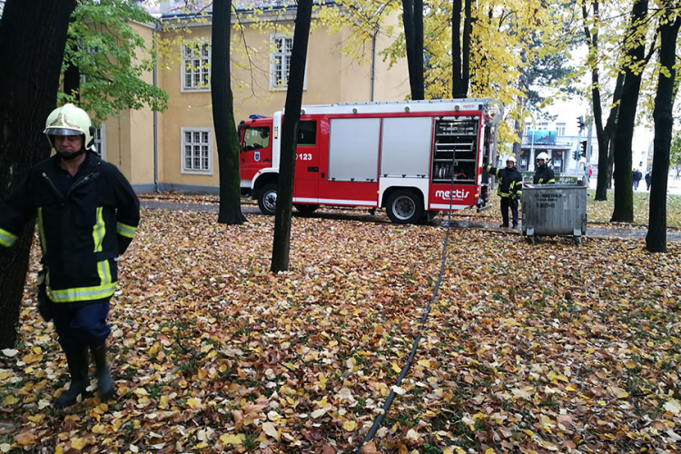 Gorjelo smeće kod Arhiva RS