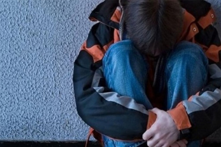 Novi slučaj vršnjačkog nasilja: Tukli ga i tjerali da im poljubi ruku