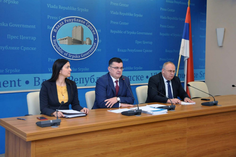 Bogdanić: Nezaposlenim porodiljama 405 KM mjesečno