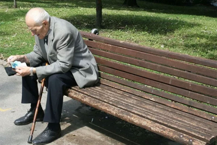 Danas isplata uvećane oktobarske penzije