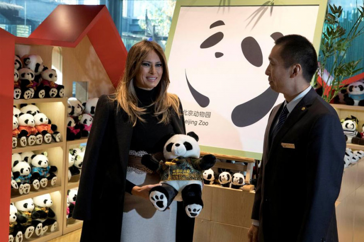 Tramp otišao u Vijetnam, Melania ostala razgledati Kinu