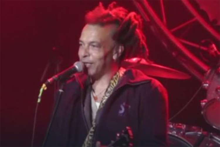 Preminuo Čak Mozli, pjevač grupe "Faith No More"