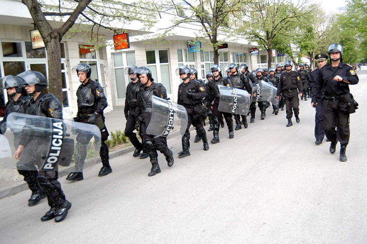 Policajci u FBIH protestom protiv smanjenja penzija