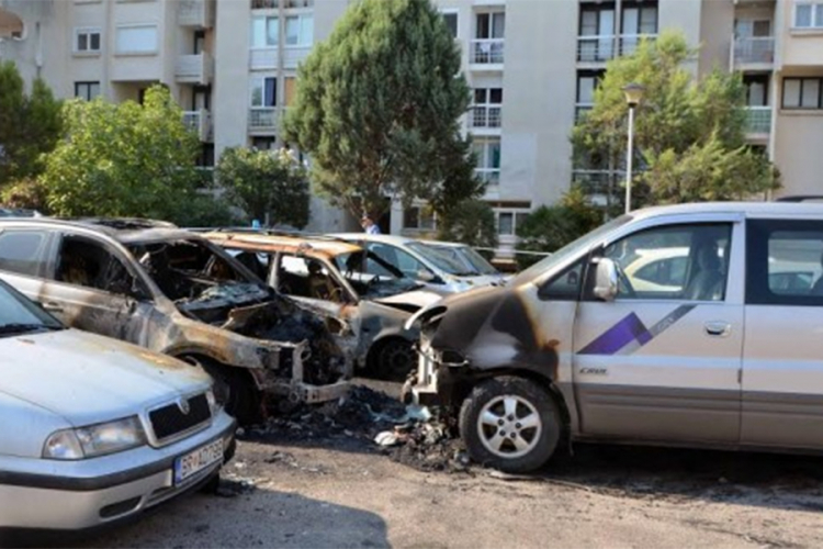 Rano jutros izgorjela tri automobila