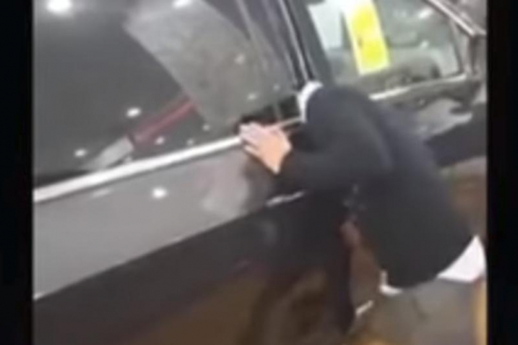 Zapela mu glava, a samo je htio pokazati koliko je auto siguran