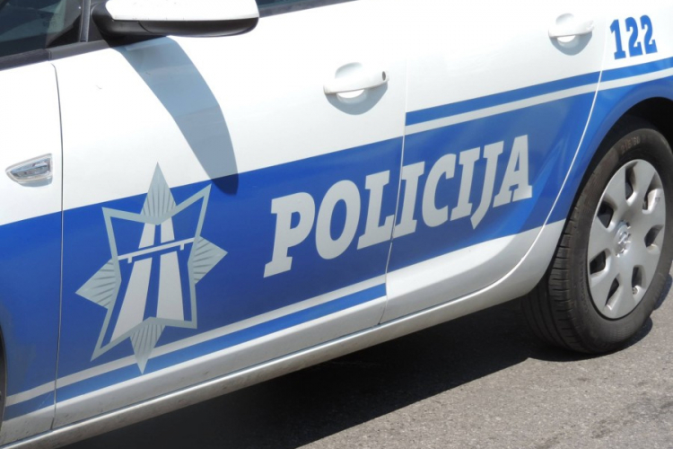 Pijan udario u policijsko vozilo u kojem je bio ministar