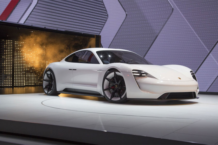 Porshe 911 na struju stiže za deset godina