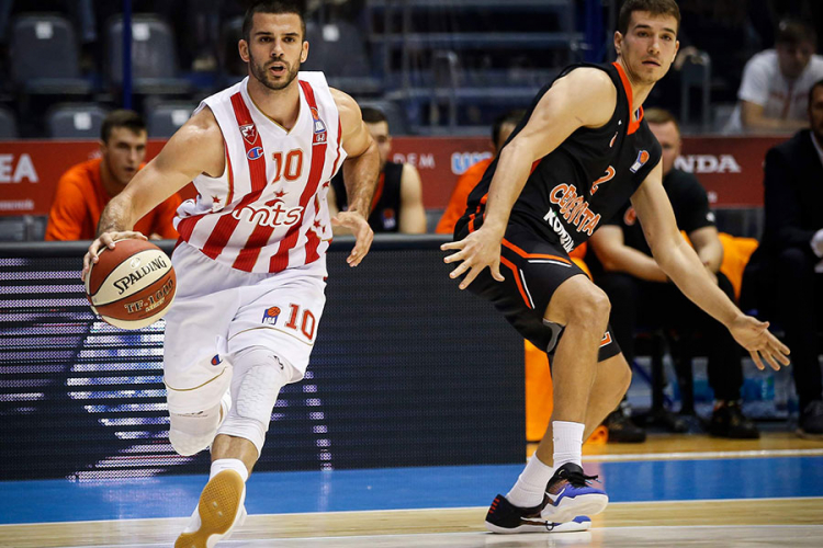 Zvezda protiv stare mušterije