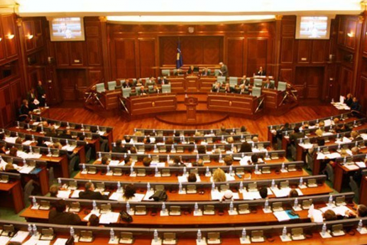 Tri poslanika Samoopredjeljenja uhapšeno ispred Skupštine Kosova