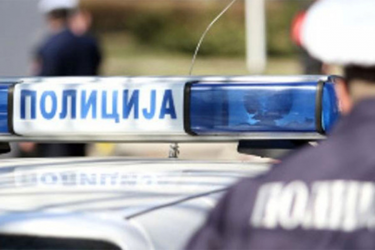 Teško povrijeđen mladić u slijetanju audija sa puta