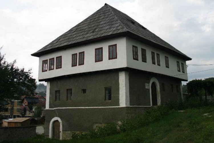 U Cazinu obnavljaju kuću porodice Pozderac