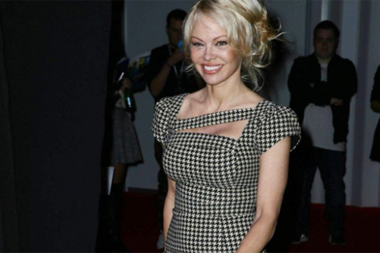 Pamela Anderson izgleda neprepoznatljivo
