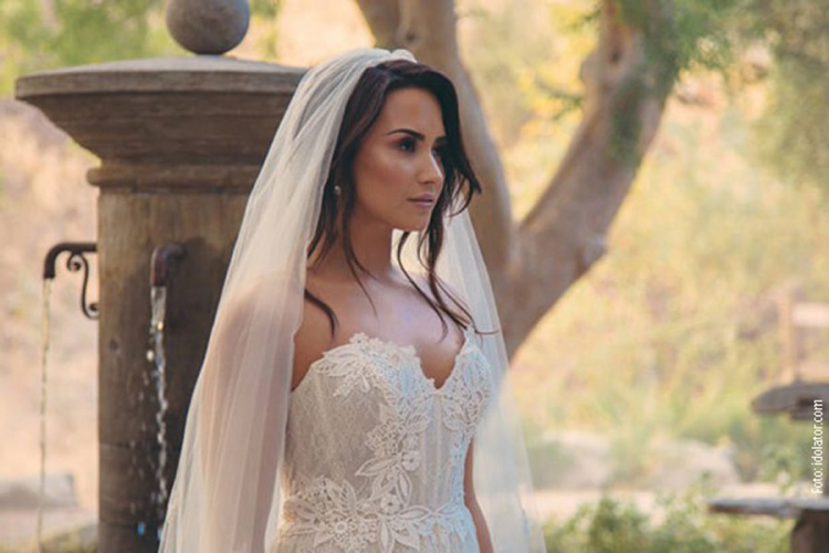 Udaje se Demi Lovato ili sprema novi spot?
