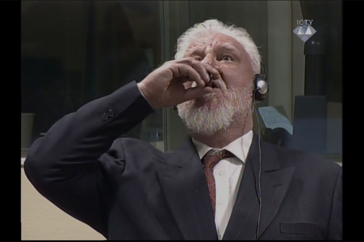 Praljak popio otrov, stiže helikopter, novinarima naloženo da se sklone
