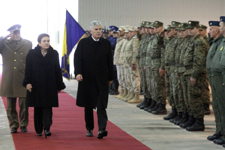Čović povodom Dana OS BiH: Mladi vojnici da se okrenu budućnosti