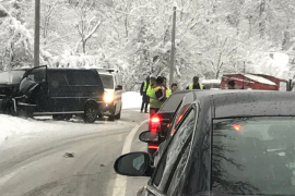 Težak sudar grtalice i automobila: Više osoba povrijeđeno kod ...