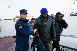 Spašavanje migranata sa stijena u Egejskom moru