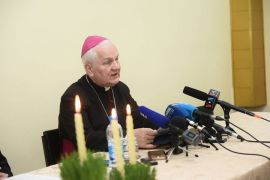 Biskup Komarica: Božić nudi istinsku slobodu i radost