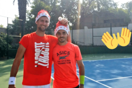 Novak Đoković trenira kao Djed Mraz