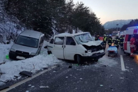 Kamiondžija iz BiH pregazio zemljake dok su Srbinu popravljali auto ...