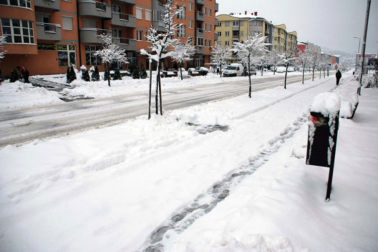 Zbog snijega u Sarajevu otežano odvijanje saobraćaja