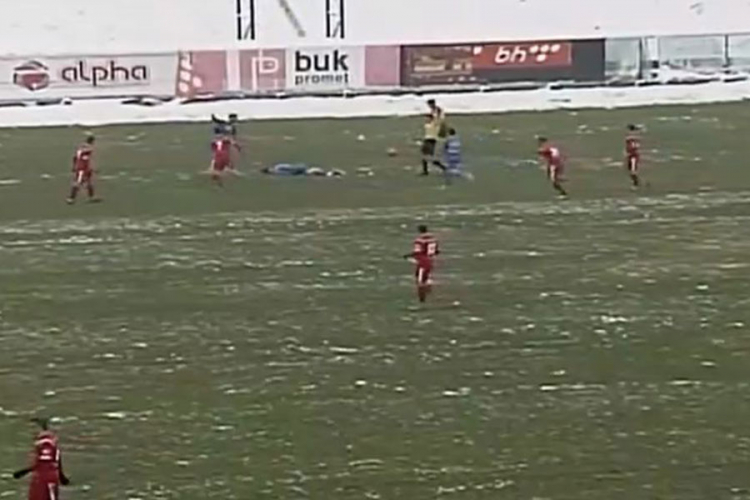 Drama u Bijeljini, fudbaler Radnika nepomično ležao na terenu