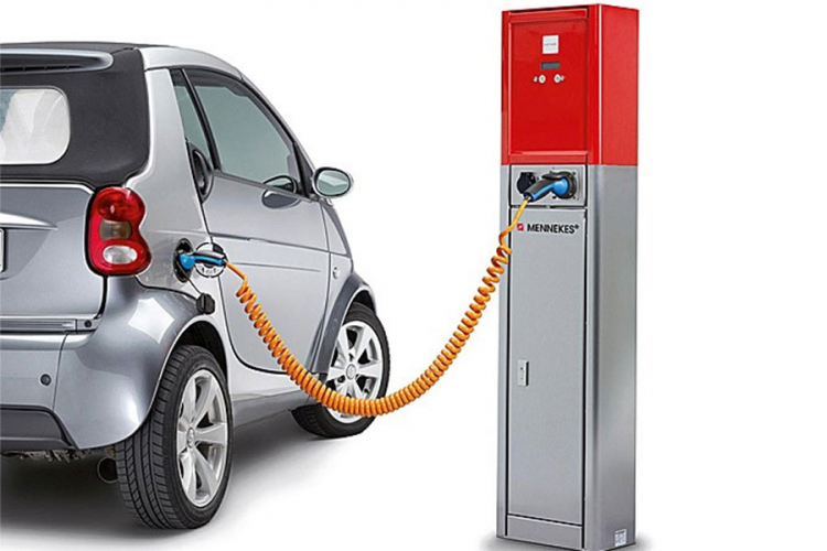 Svaki šesti prodati auto u 2025. biće električni