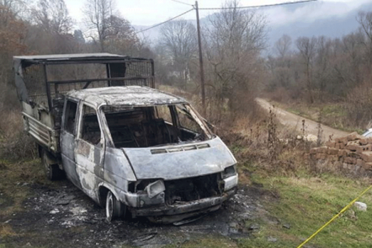 Prijavljen za još jednu paljevinu: Povratnik zapalio i komšijin kombi
