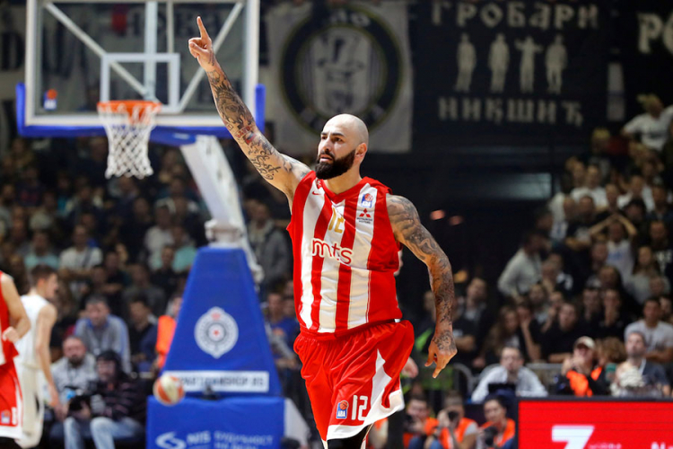 Zahuktala Zvezda napada šampiona