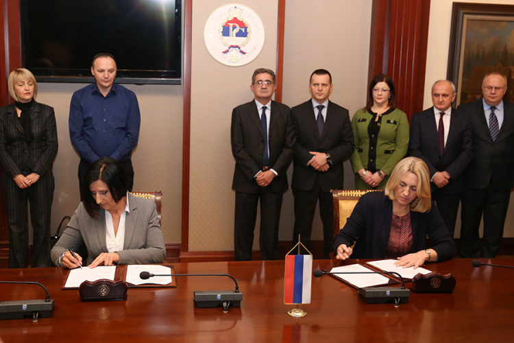 Savez sindikata i Vlada RS potpisali Memorandum: Krajnji cilj veće radničke plate