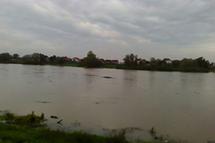Sava kod Gradiške iznad kote redovne odbrane od poplava