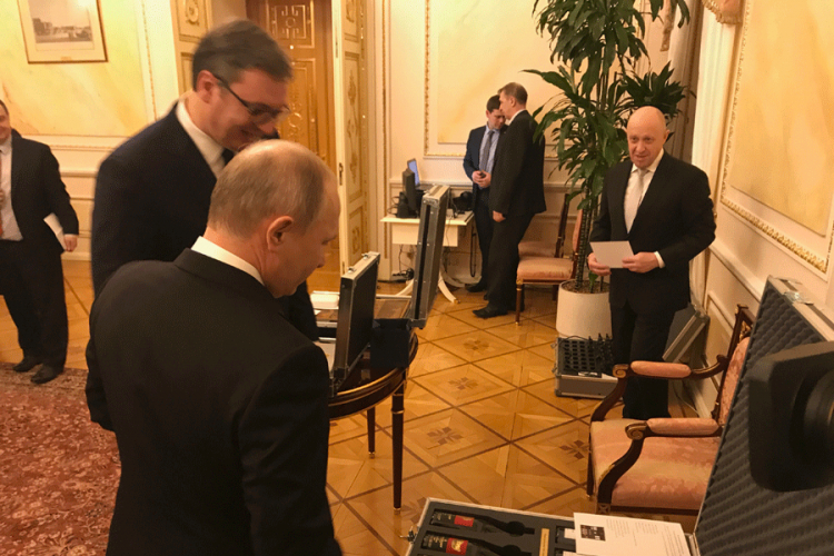 Vučić Putinu poklonio ćilim, ruski predsjednik ikonu Sv. Save