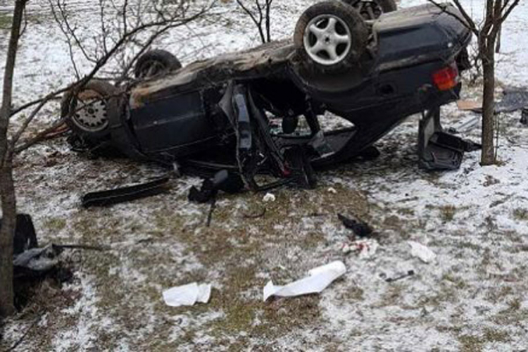 Mladić poginuo, tri osobe povrijeđene