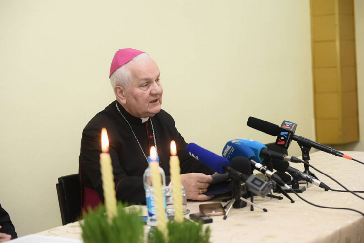 Biskup Komarica: Božić nudi istinsku slobodu i radost
