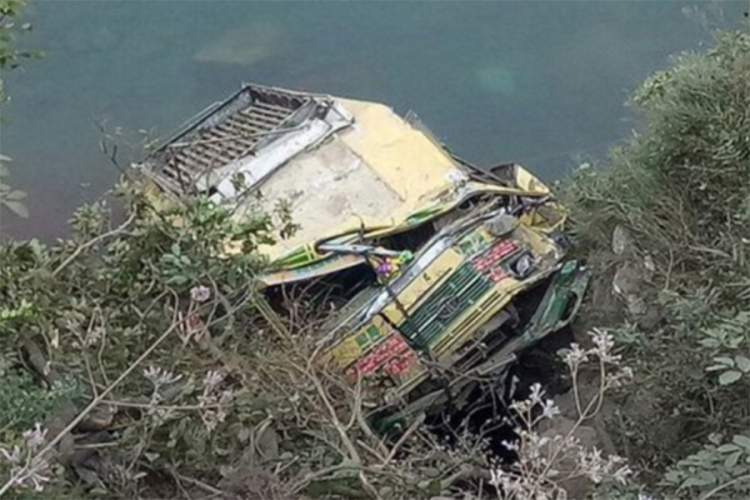 Autobus pao u rijeku u Indiji, najmanje 32 žrtve