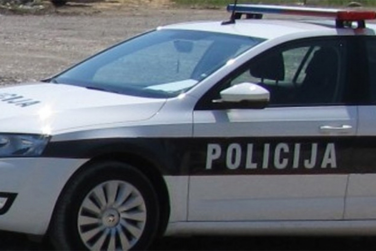 Teška saobraćajna nesreća kod Banovića, tri osobe povrijeđene
