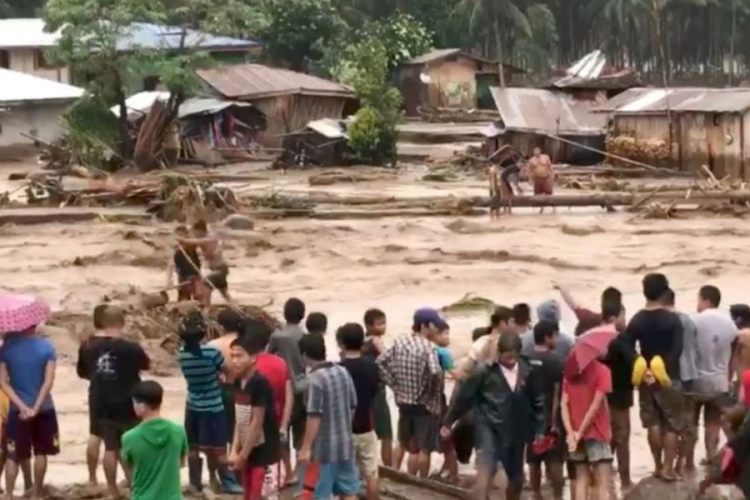 Sto poginulih, desetine nestalih u tropskoj oluji na Filipinima