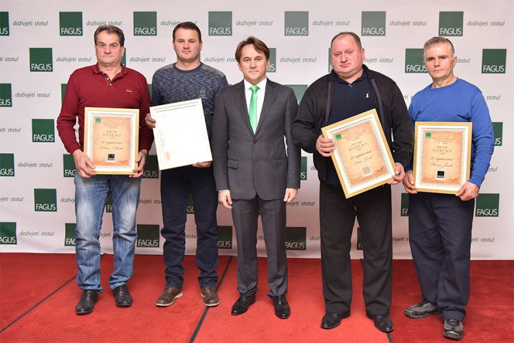 Božićnica za sve radnike koji ostvare poslovne ciljeve