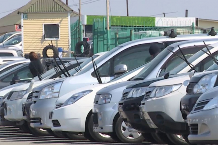Bez ovlaštenja prodavao uvezene automobile
