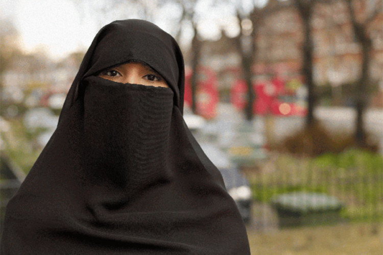 Obrijala kćerki glavu jer nije htjela da nosi muslimanski veo